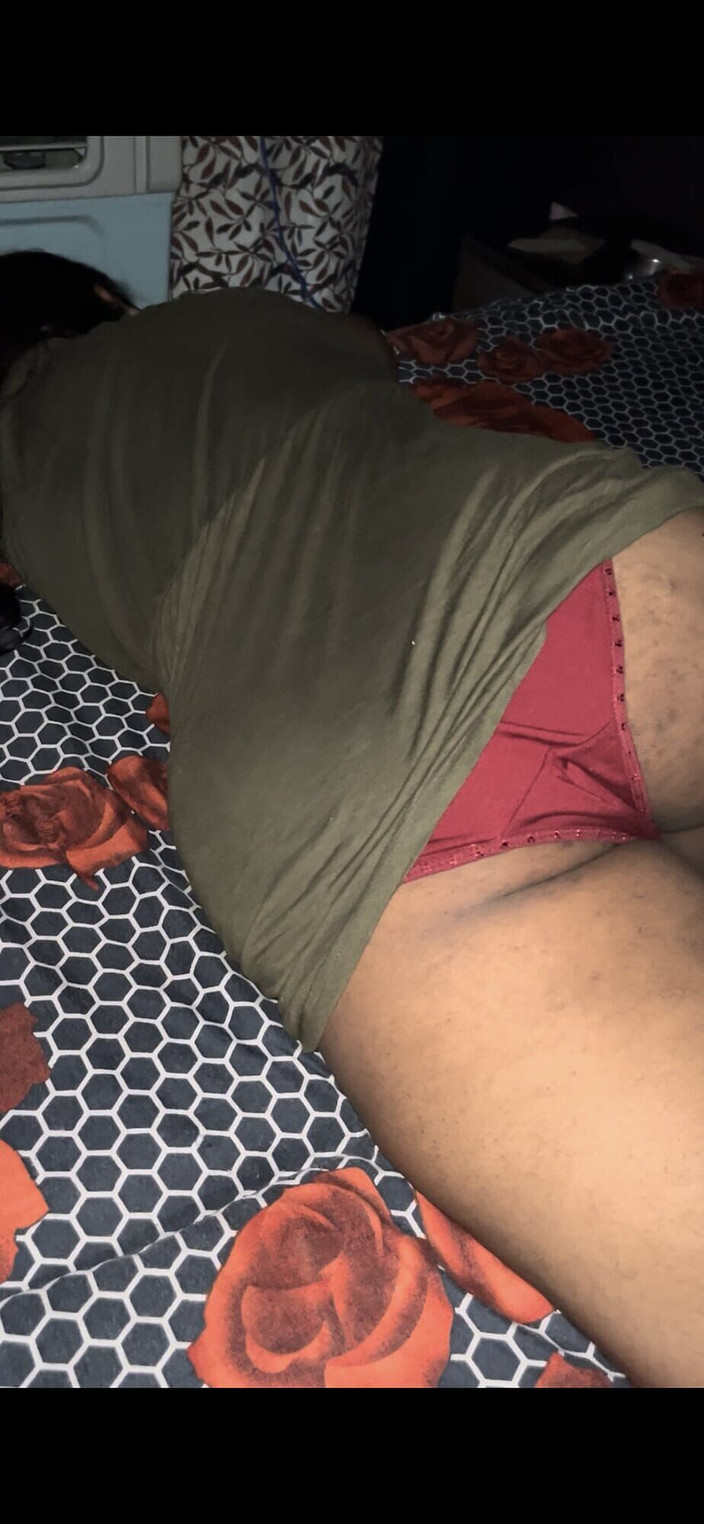 Milfyjean: Cumnata este singură acasă, multe se vor întâmpla astăzi!