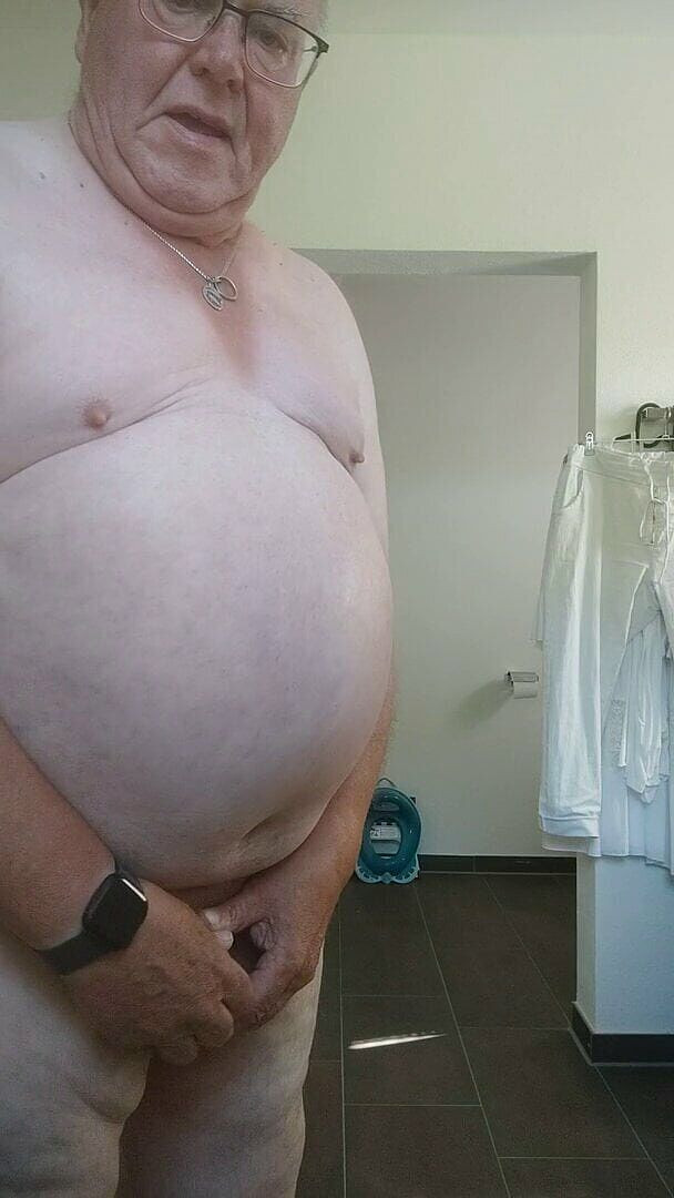 Karlchengeil: Loção no pau e no cu