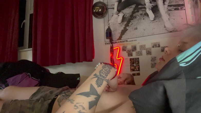 Glitterqueen1999: Glitterqueen1999 Edging Nipple Play Nipple Twisting Cumming Goth Tattoos Piercings