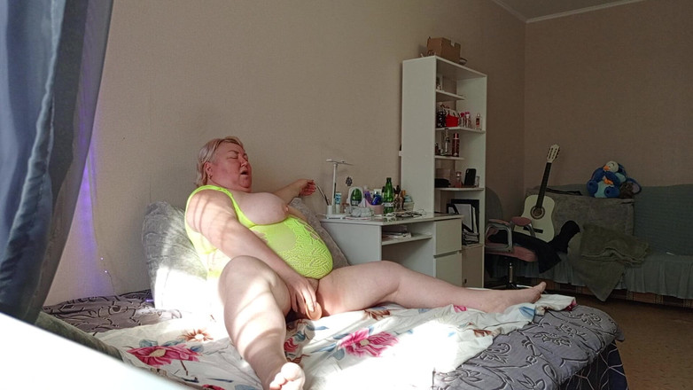 Zona901: Mông to, âm hộ đầy lông và mẹ kế vú to