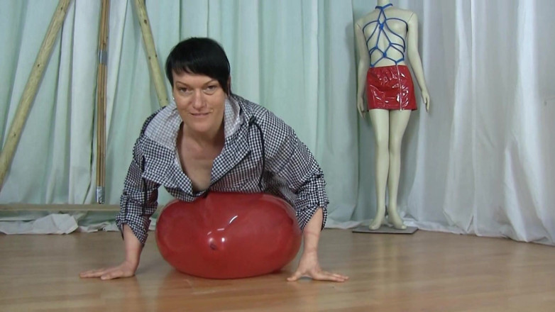 Yvette xtreme: Balloon popping