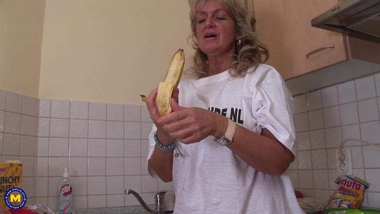 Mature NL: Blonde MILF and Food Play