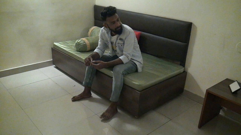 Anjalisingh_sexy: Une femme au foyer trompe un livreur et fait une...