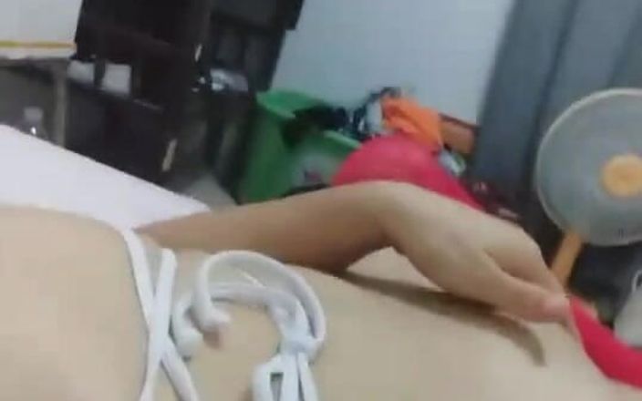 Lucky Kik: Kik si cewek beruntung lagi latihan dan lubangnya untukmu