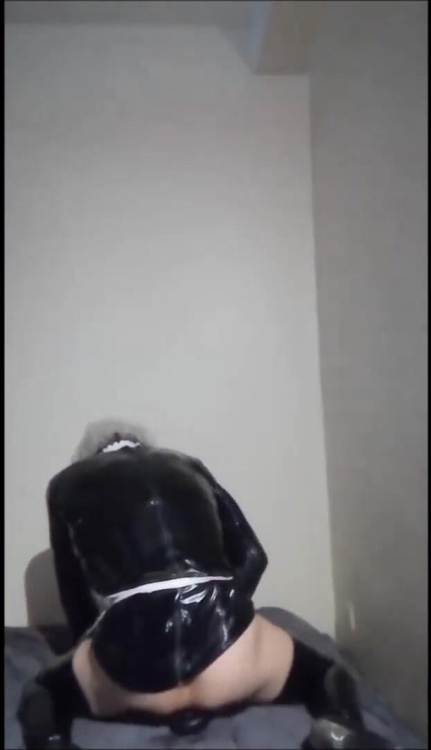 Rita anal rubberdoll: Fist training cameriera.