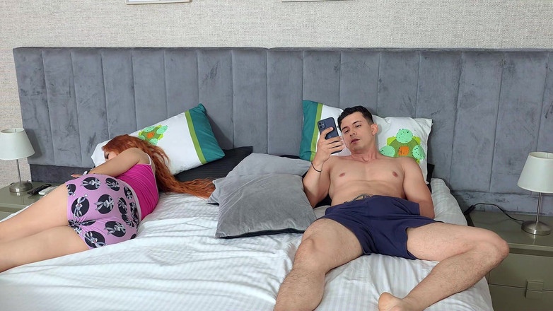 LianGrey: Meine Stiefschwester will vögeln, bevor sie sich ausruhen geht