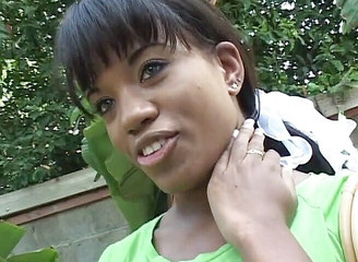 Dark Extreme: Ragazza ebano sexy spompina e cavalca un bbc