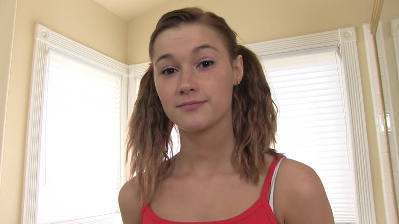 Perv Milfs n Teens: Alaina Dawson regarde son étalon doigter son sperme dans sa chatte -...
