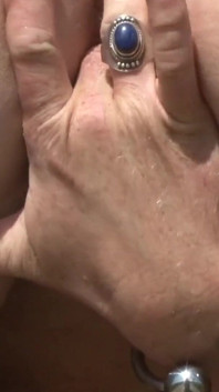 Sexy milfs werden allein beim masturbieren gefilmt - 1
