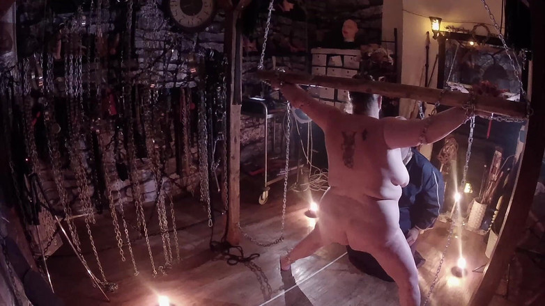 Aaexperiencesltd: Bagian 3:- Lanista Bear dan Domina Satana. Permainan Lilin dan Heat...