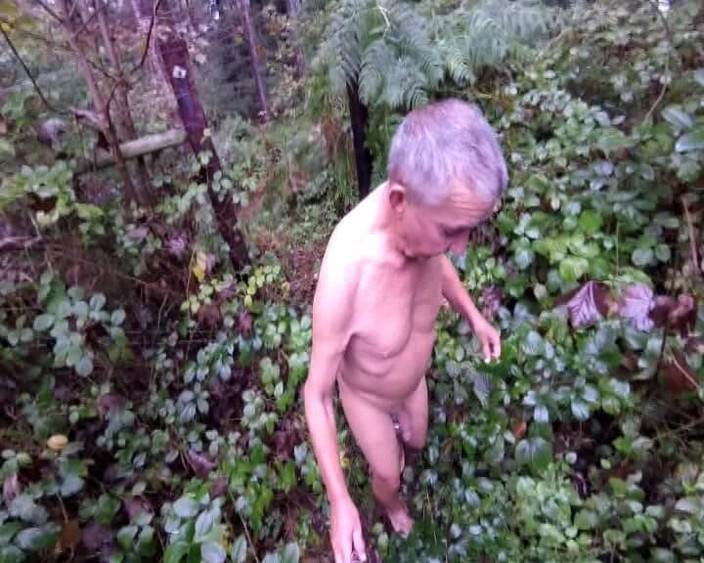 Andy: Lluvioso y mojado en el bosque