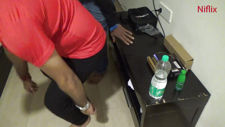 Anjalisingh_sexy: Due viaggiatori sono venuti a casa di una ragazza Desi...