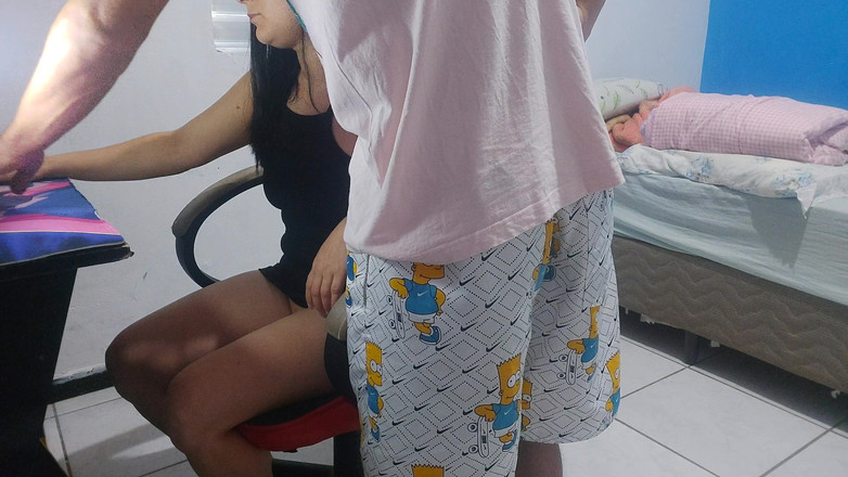 Jennyferpimenta: Sexy manželka vítá televizního technika ve velmi provokativním oblečení a...