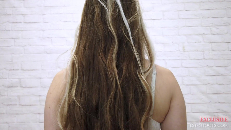 Test-Shoots: 18-jarige Katya poseert voor het eerst naakt in haar interview