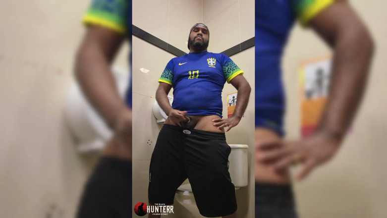 TheBlacKHunterr: In the Bathroom Cumming