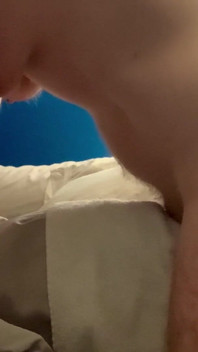 Cspot Humpar Och Stönar Medan Hon Rider På En Kudde