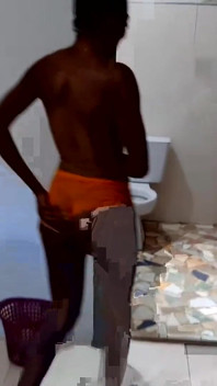 Pull out and Creampie in the bath