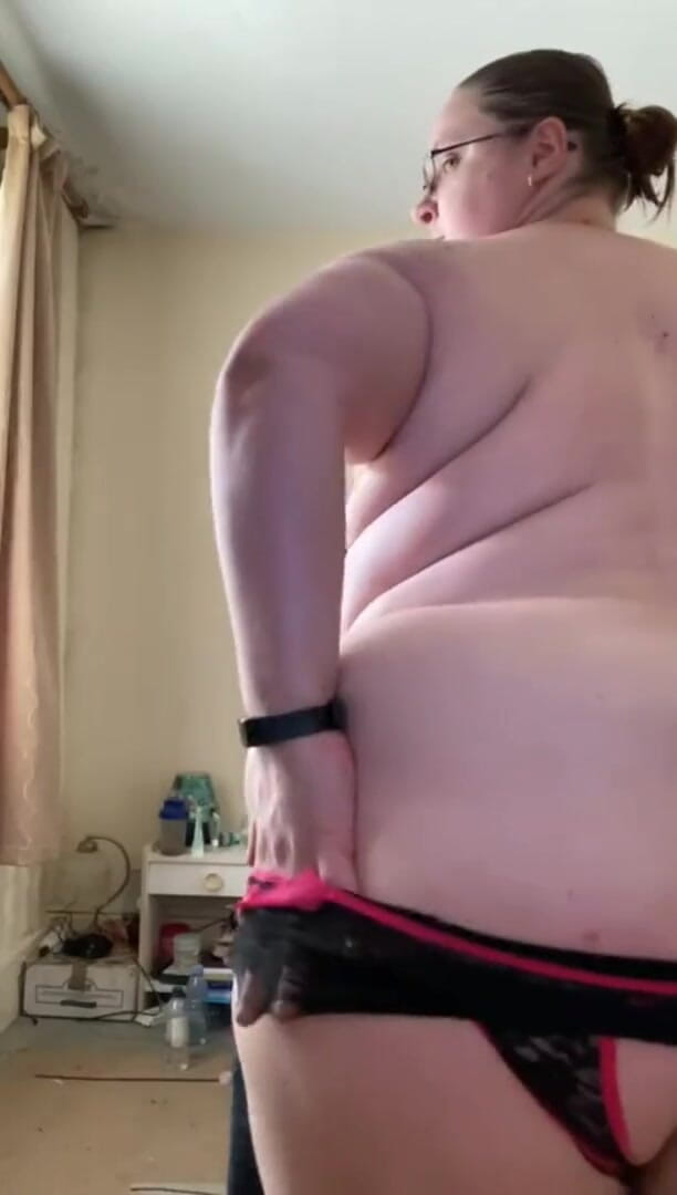Real homemade BBW BBC porn: 섹시한 세탁실 스트립쇼