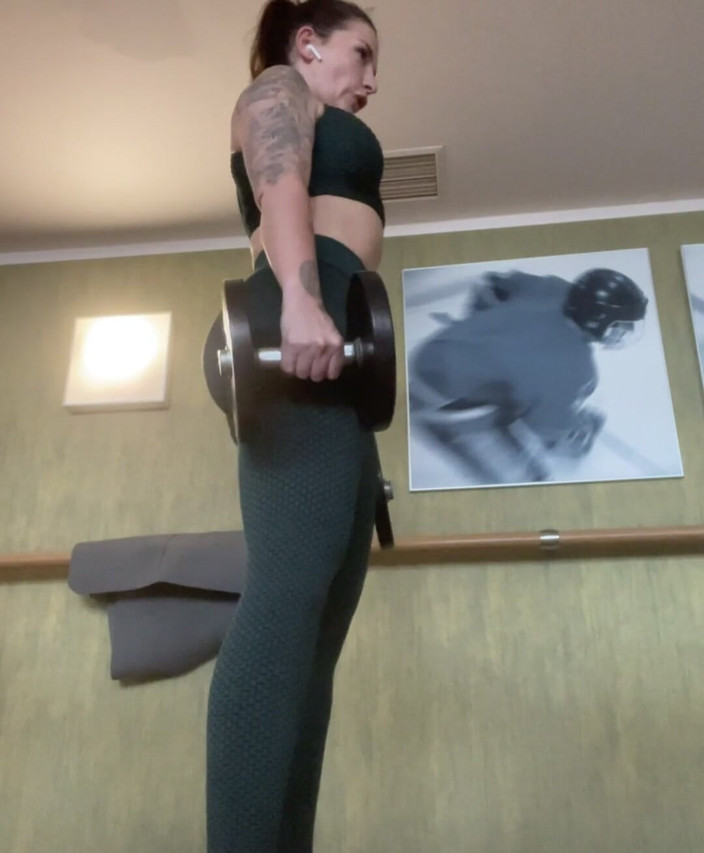 Adreena Winters: 私はあなたに私のために見つけるように頼みますが、あなたはおそらく倒れるでしょう