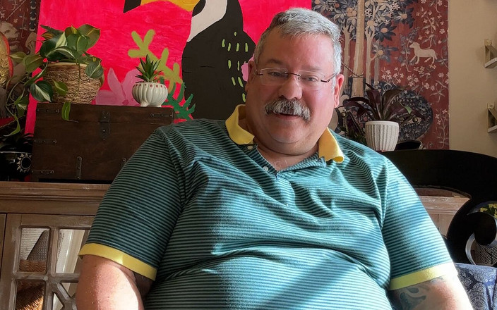 Hand-Free-Daddy-Chub: ぽっちゃりクマコーチは放尿とカミングの間に選手名を叫ぶ