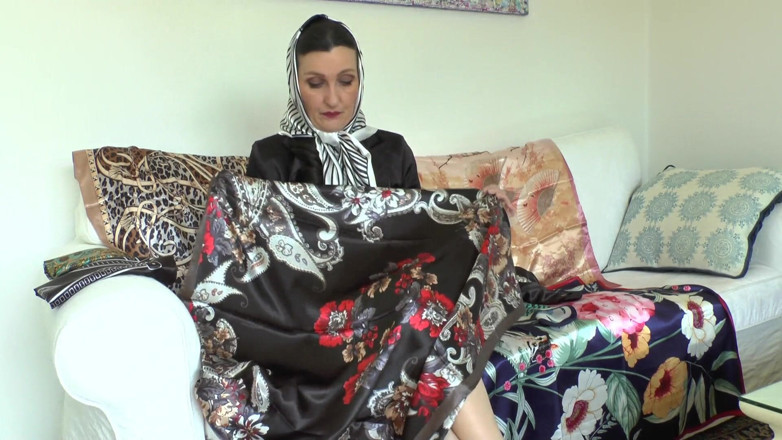 Lady Victoria Valente: Satin Scarf Day! Xuất tinh khắp người chiếc khăn satin...