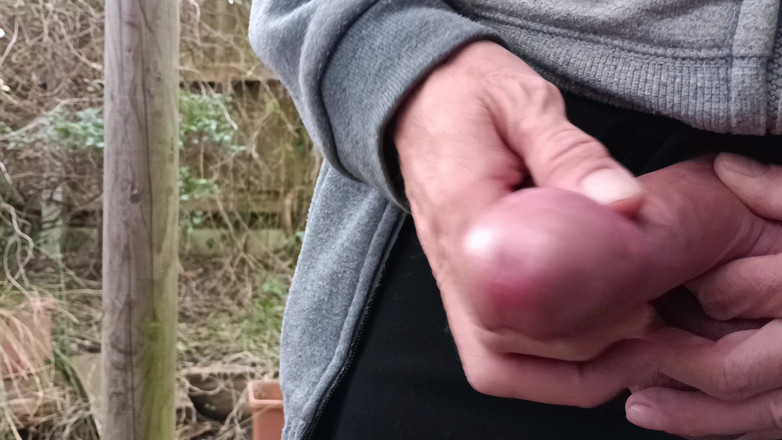 Rockardglans: 大きな未割りのペニスが成長し、オナニーし、エッジングし、射精している