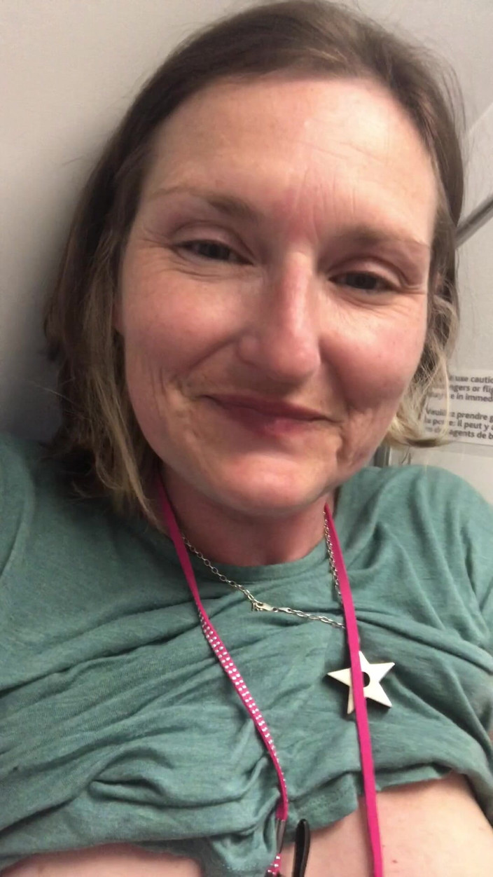 MistressWriggler: Kencing besar pada kapalterbang selepas menahannya selama empat jam!