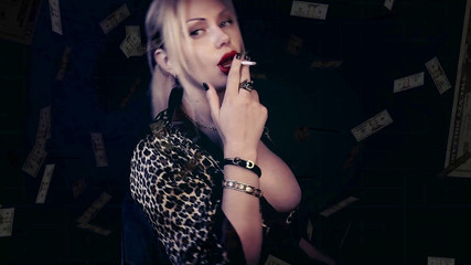 Goddess Misha Goldy: Merokok memesona dan menguras dompet