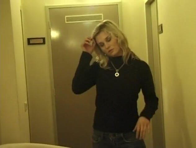 Flash Model Amateurs: Nasty blonde girl pissing in the bathroom