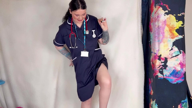 MissFFW: Nurse Ffw Is Gagging for a Cigarette &amp; a Piss