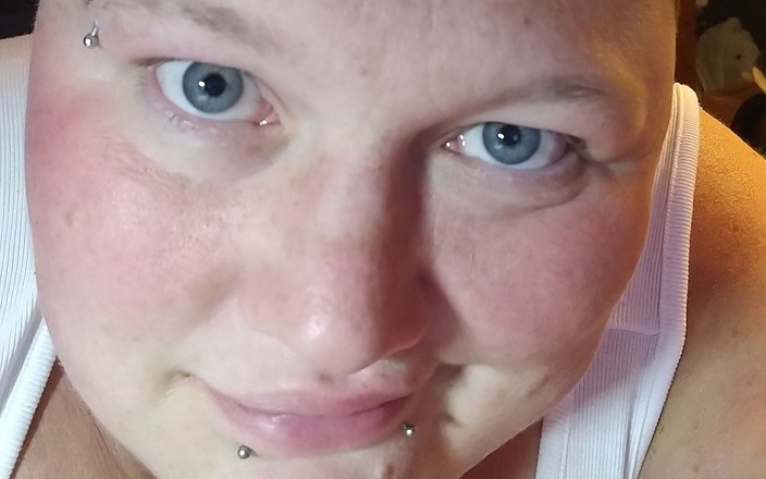 Kittastic's Comfy Couch: Kisses and Wink