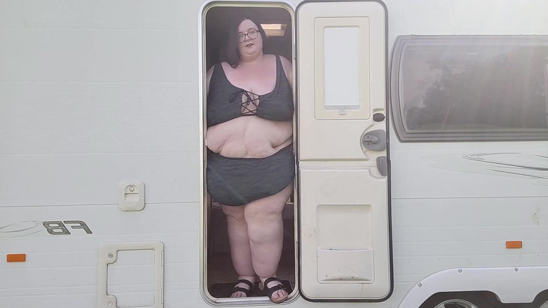 SSBBWLadyBrads: Pintu kecil Caravan bahagian 2
