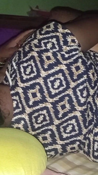Moje desi manželka mě ani nenechá jít na postel. Lízám kundičku sexy indické vesnické manželky