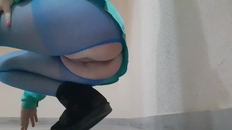 Putana dreams: Woow look she going outside without panties sexy ass and...