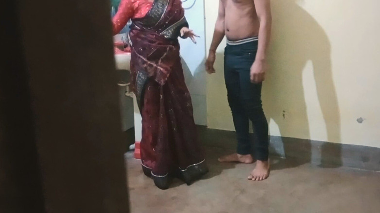 East indian group: Cumnata desi lucra când brusc cumnatul a început să plece din...
