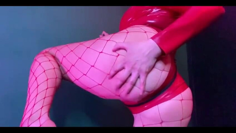 Countess diamond: Memergoki sesuatu yang enak di fishnet ini