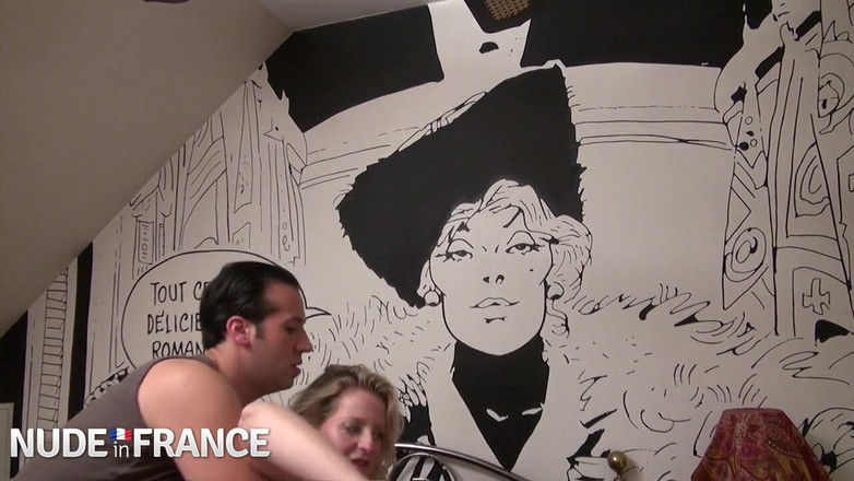 Nude in France: 中年のふしだらな女はコックの周り巨大なおっぱいを包みます