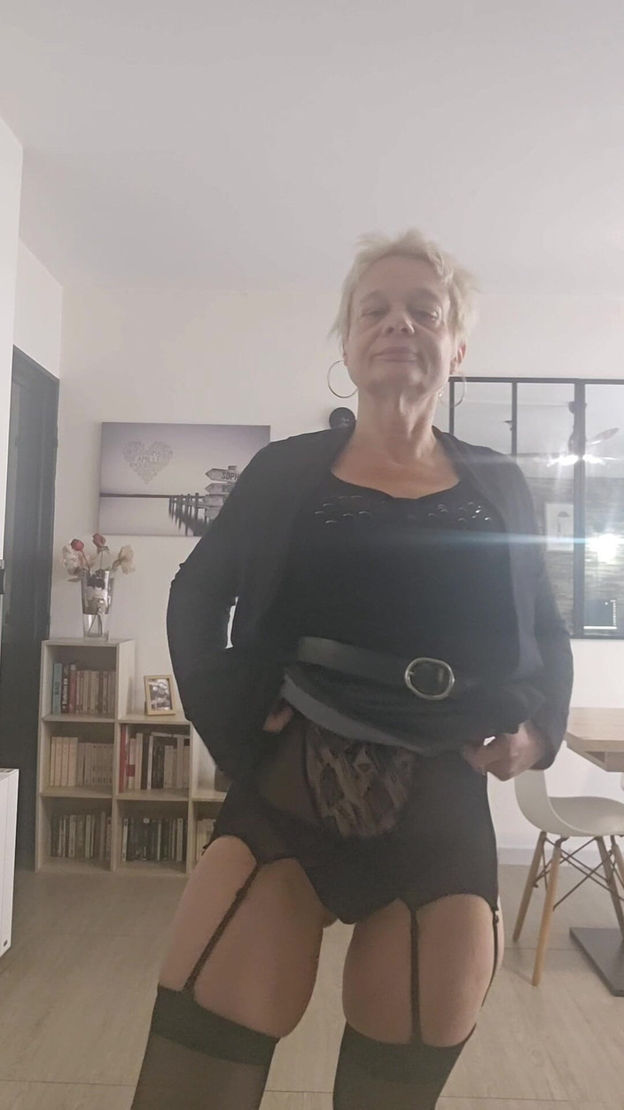 Sofy13: İşe gitmek için günün kıyafetimi seviyorsun.