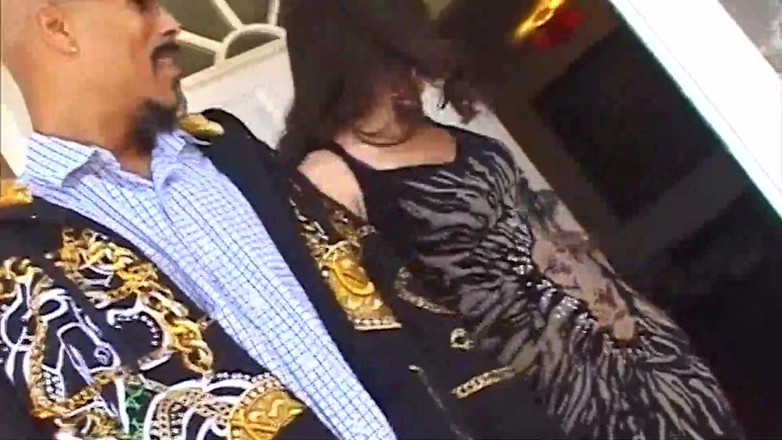 Get Your Fix: Enorme bbc solta cargas na bunda apertada da morena