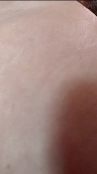 Aku lagi asik fingering memekku sampai besra