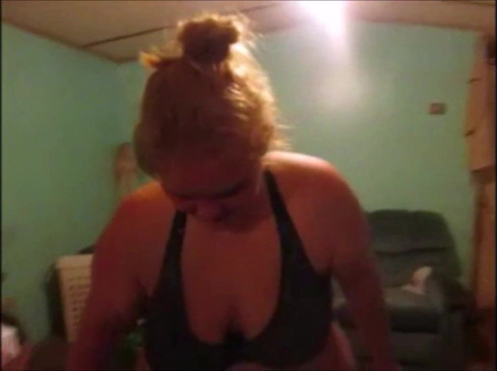 Sadee Rain: Nasty whore Amanda getting pissed inside of her pussy then...