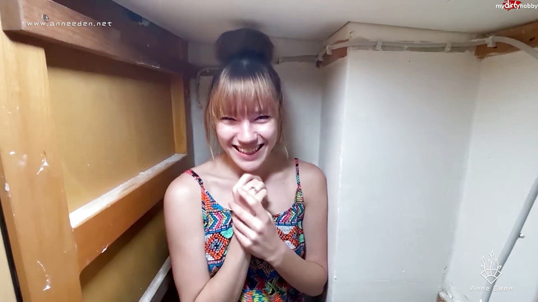 Anne Eden: Petrecere universitară - distracție perversă în dulap