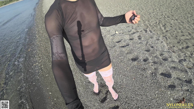 Nylondelux: Medias y vestido puro en la playa 4k