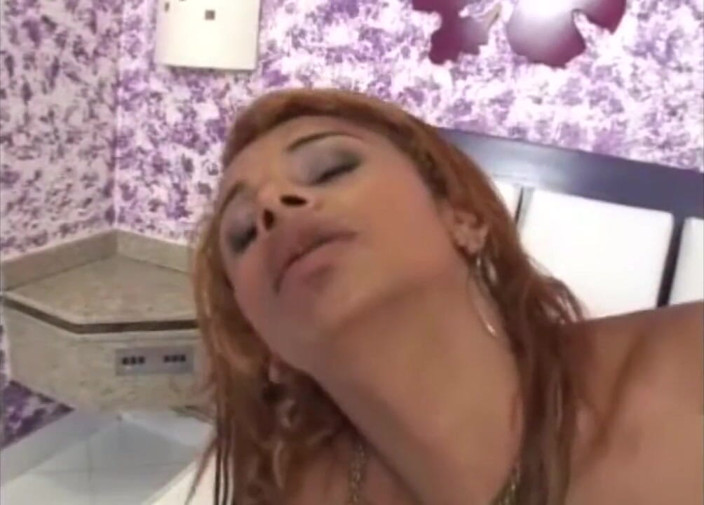 Shemale videos: Latino muscle straight fucked by shemale in the bed