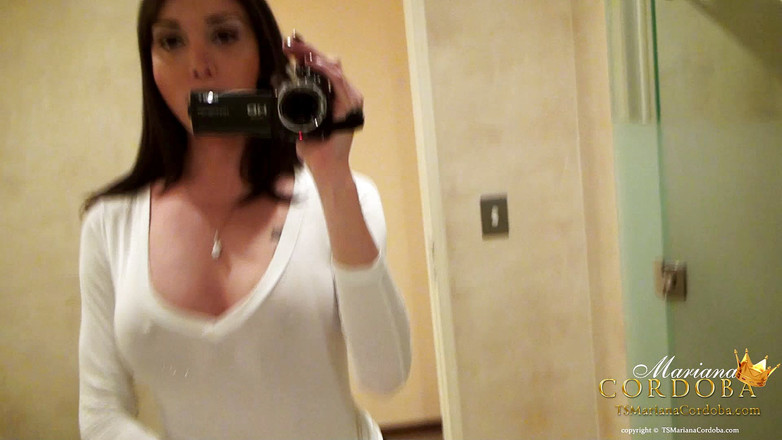 Ultra Shemales: Mariana Vesměs saje obrovského trannyho ptáka