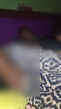 我的德西妻子甚至不让我上床。我正在舔一个性感的印度乡村妻子的阴户