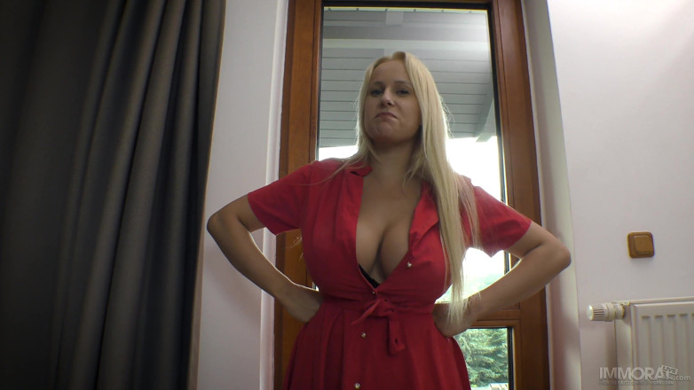 Immoral Live: Stiefmutter angel Wicky squirtet überall auf stiefsohn