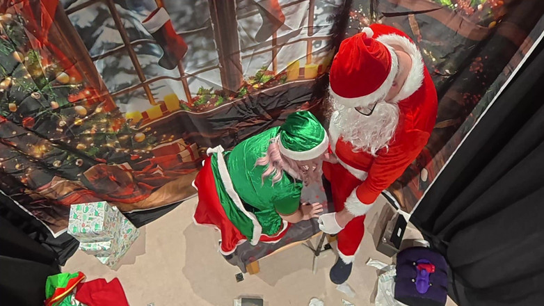 The Izars: Hukuman Santas