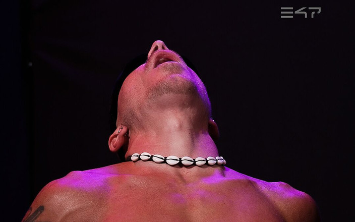 Edger9000: Мужик 47 - измельченный фанат с 8"молотком хочет попробовать мой стул