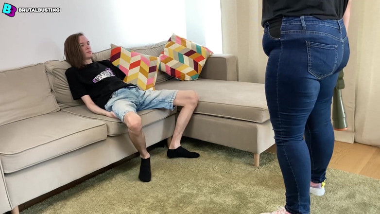David Marcek: Détonation testiculaire ! Son entrejambe nous déteste tellement haha ! - Dave Moon -...